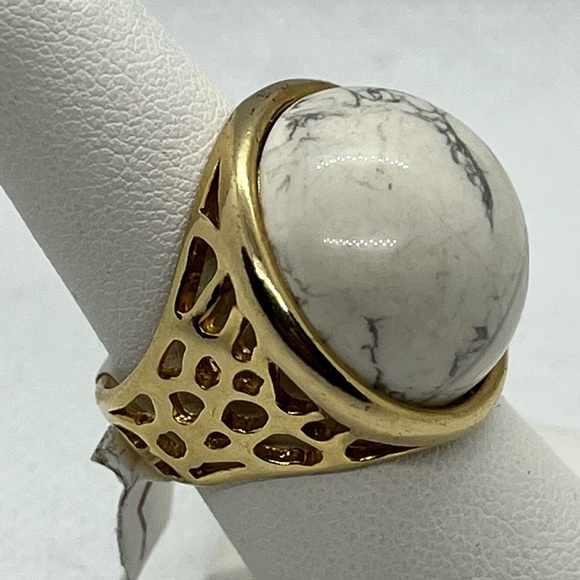 Howlite stone ring - Picture 3 of 14